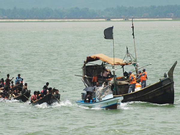 Fishersmen attacked on Police in Chandpur