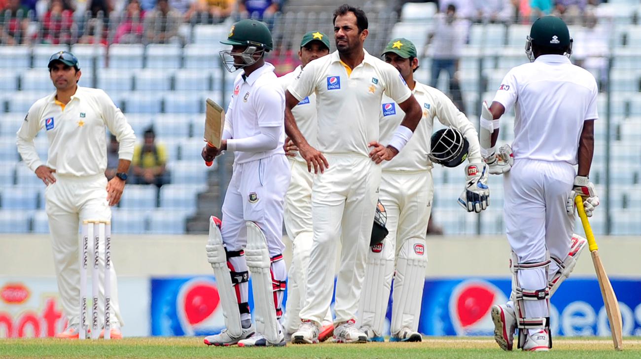 Bangladesh is under pressure  early on Day 4
