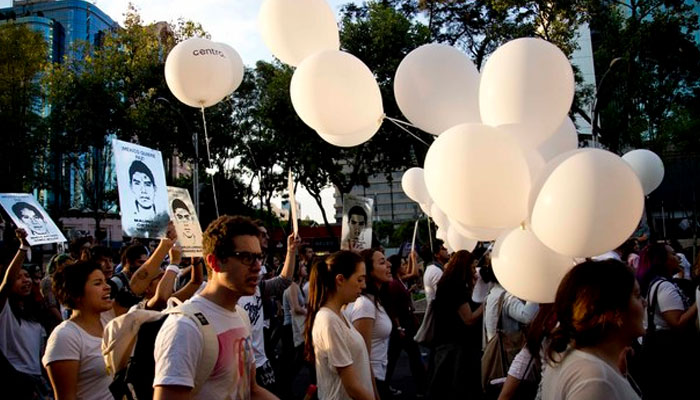 Parents demand new investigation of 43 missing Mexican students