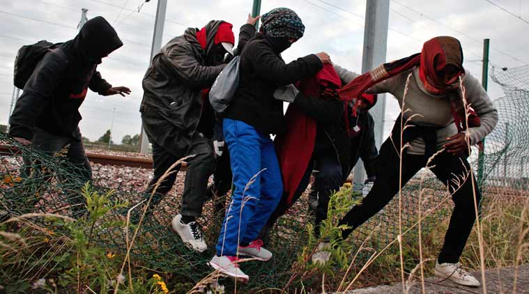 England and France say Calais migrant ‘top priority’ 