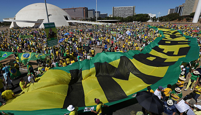 Brazilians fume against Corruption and  Dilma Rousseff
 