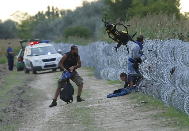 Hungarian government has discussed using army to help tackle migrants