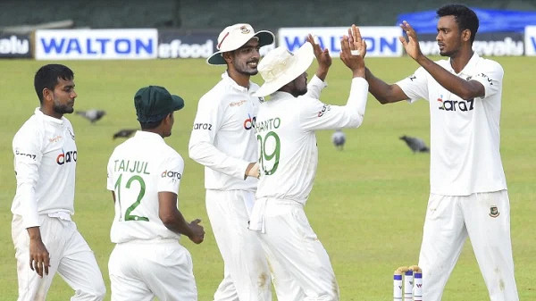 বাংলাদেশকে বিশাল রানের টার্গেট দিলো শ্রীলঙ্কা