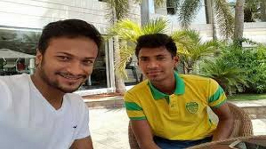 এইমাত্র পাওয়া: অবশেষে দেশের মাটিতে পা রাখলো সাকিব-মোস্তাফিজ