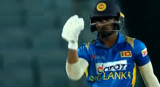 পরপর ৩ উইকেট হারালো লঙ্কানরা,সর্বশেষ স্কোর