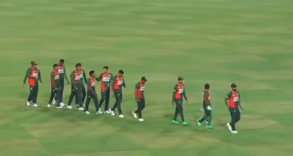 নানা নাটকীয়তায় এইমাত্র শেষ হলে বাংলাদেশ ও শ্রীলঙ্কার সিরিজ নির্ধারণী ম্যাচ