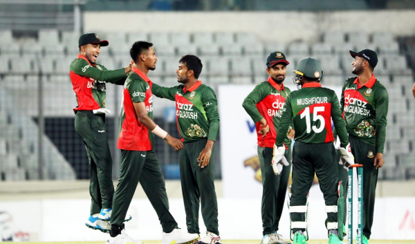 হোয়াইটওয়াশ করতে বাংলাদেশকে বিশাল রানের টার্গেট ছুড়ে দিলো শ্রীলংকা