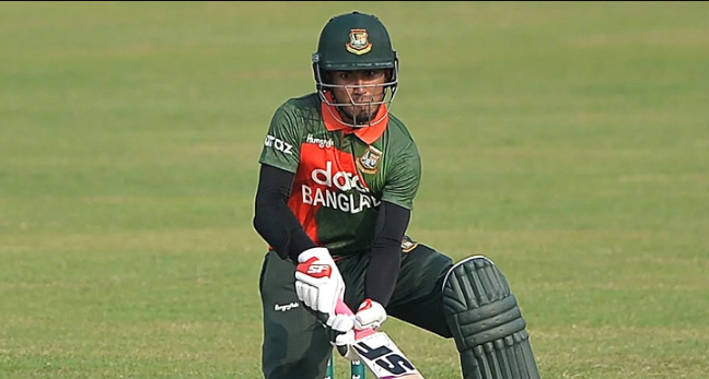ফিফটি করে আউট মোসাদ্দেক, লড়ছেন মাহমুদউল্লাহ আফিফ
