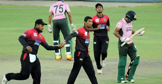 কপাল পুড়েছে রিয়াদদের, স্বস্তিতে মুশফিকরা