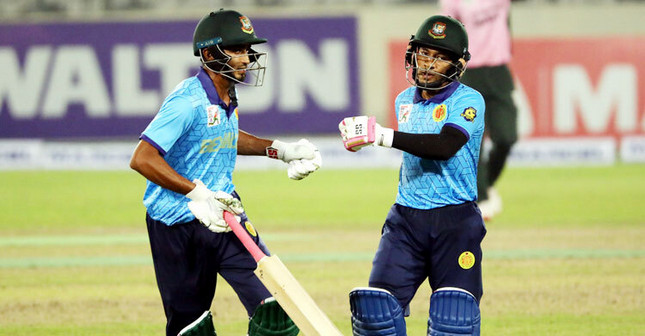 সুপার লিগ শেষ আবাহনীর অধিনায়ক মুশফিকের