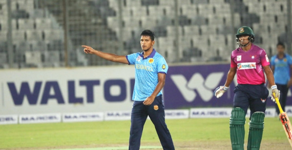 অবিশ্বাস্য কারনে ম্যাচ চলাকালীন সময়ে হঠাৎ বন্ধ হয়ে গেলো ডিপিএলের ম্যাচ