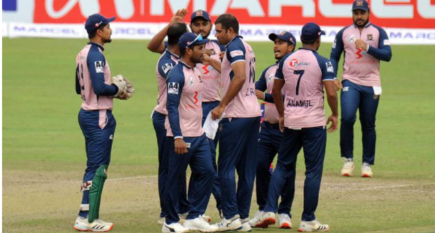 আফ্রিদির লেগ স্পিনে কুপোকাত মোহামেডান