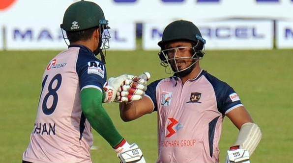 ৮টি চার ২টি ছক্কায় ৪৮ বলের অপরাজিত ব্যাটিং ঝড়ে দলকে জিতিয়ে মাঠ ছাড়লেন আশরাফুল