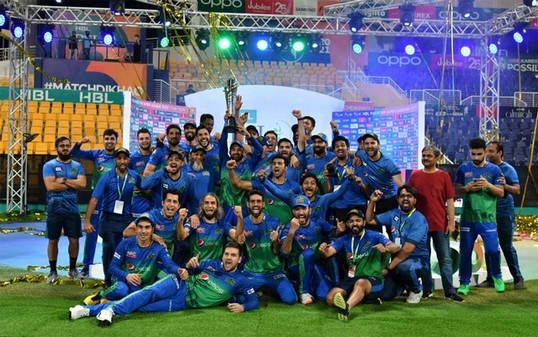 পিএসএলে পুরস্কার ও টাকার ছড়াছড়ি, দেখেনিন কে কত টাকা পেলেন