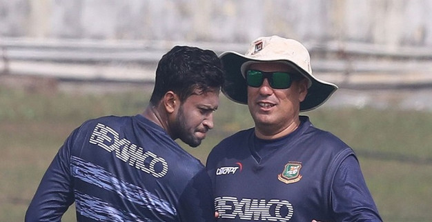 সবাইকে অবাক করে সাকিবকে নিয়ে যা বললেন হেড কোচ ডমিঙ্গো