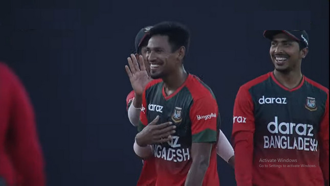 আউট, আউট, আউট, দেখেনিন সর্বশেষ স্কোর