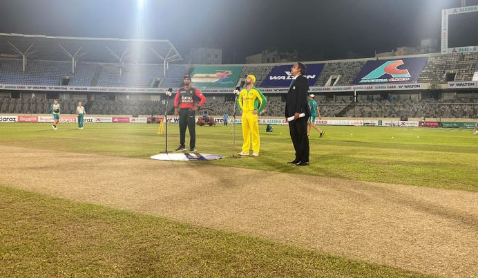 এইমাত্র শেষ হলো বাংলাদেশ বনাম অস্ট্রেলিয়ার মধ্যকার ৪র্থ টি-২০ ম্যাচের টস
