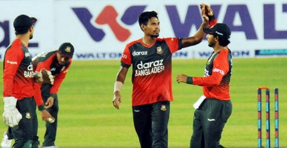 মোস্তাফিজকে প্রশংসায় ভাসালেন ভারতের দুই তারকা ক্রিকেটার