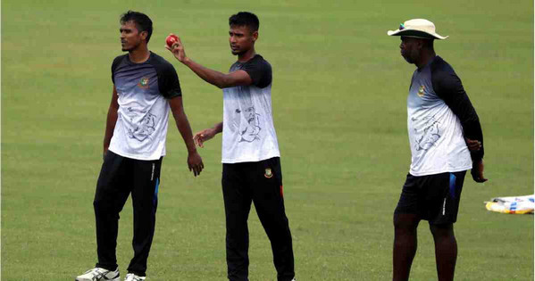মুস্তাফিজকে একাই যে কোনো দলকে হারাতে পারবে : বোলিং কোচ ওটিস গিবসন