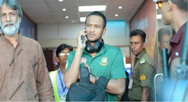 দেশে ফিরছেন সাকিব