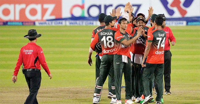 ৫০ রানের আগেই ৭ উইকেট শেষ নিউজিল্যান্ডের