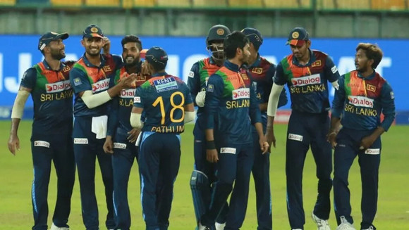 আফ্রিকার বিপক্ষে চান্দিমাল-পেরেরাকে ফিরিয়ে শক্তিশালী দল ঘোষণা করলো শ্রীলঙ্কা