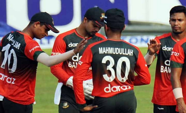 নাসুমের জোড়া শিকারে প্রথমেই বিপদে নিউজিল্যান্ড