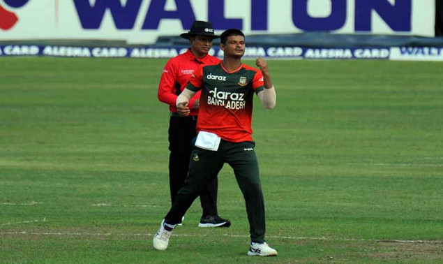 দুই বলে দুই উইকেট নাসুমের
