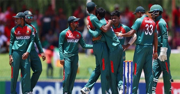 আউট, আউট, আউট, ১ম উইকেট তুলে নিলো বাংলাদেশ