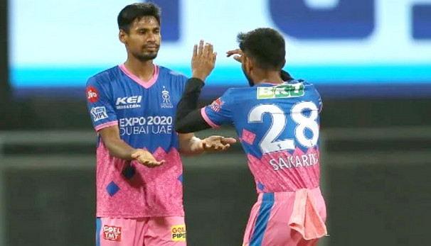 আইপিএল খেলতে গিয়ে শিক্ষক হলেন মুস্তাফিজ