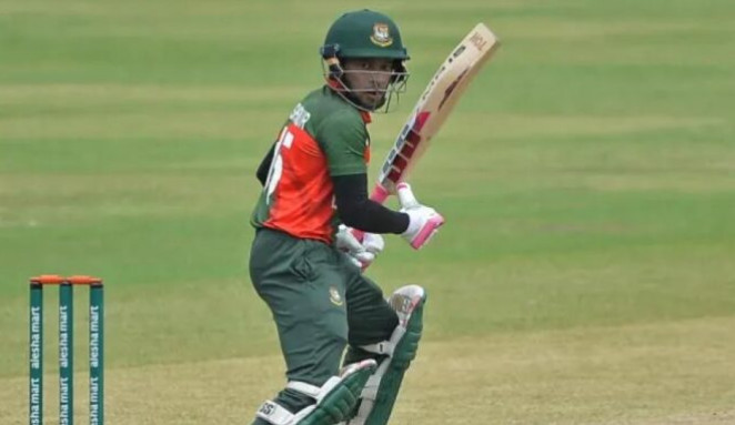 ব্যাটিং ঝড় তুলে হাফসেঞ্চুরি করলেন মুশফিকুর রহিম