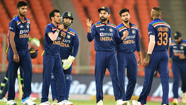 অবশেষে কোহলির অধিনায়কত্ব নিয়ে প্রশ্ন তুললো বর্তমান ভারতীয় দলের দুই তারকা ক্রিকেটার