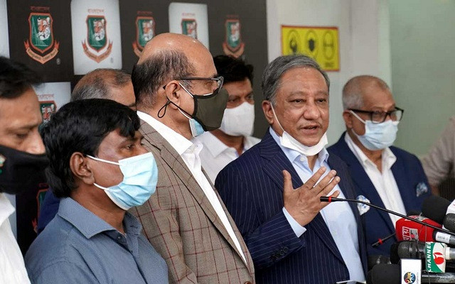 চমক দিয়ে আশরাফুলসহ বেশ কয়েক জনকে স্ট্যান্ডবাই রেখে শ্রীলঙ্কা সফরের বাংলাদেশের ১৯ সদস্যের দল ঘোষণা