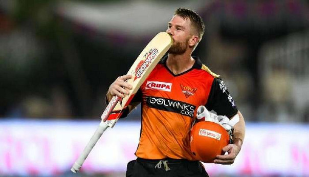 অজানা কারণে বাদ পড়েছেন ওয়ার্নার