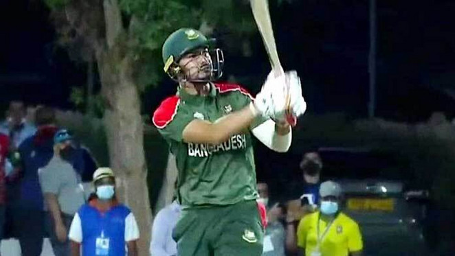 আবারও শামীম সোহানের ব্যাটিং ঝড়, দেখেনিন সর্বশেষ স্কোর