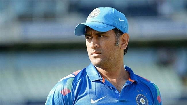 আবারও বড় মনে পরিচয় দিলেন ধোনি