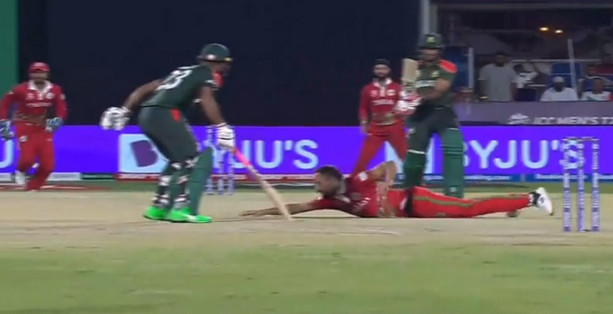 শুরুতেই জোড়া উইকেট হারালো বাংলাদেশ