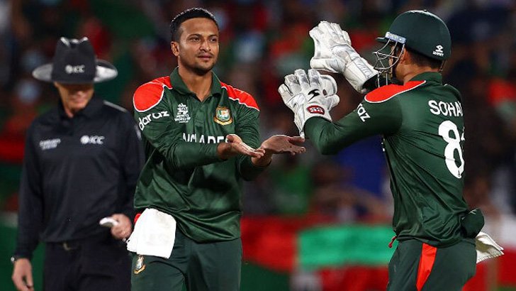 মুশফিক কেন ৭ নম্বরে নামলেন, জবাব দিলেন সাকিব