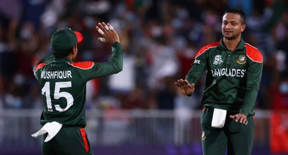 সাকিবকে বল না দেয়ার কারণ জানালেন মুশফিক