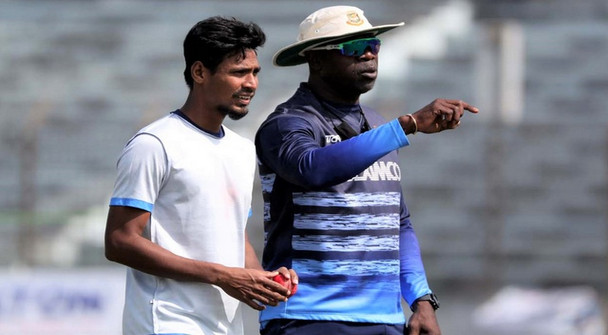 ইংল্যান্ড ব্যাটিংদের রুখে দিতে মুস্তাফিজকে নতুন কৌশল শিখিয়ে দিল বোলিং কোচ