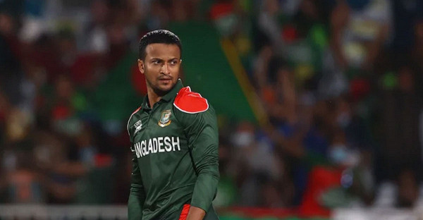 টি-টোয়েন্টি বিশ্বকাপ: নামীদামি বলারদের পিছনে ফেলে শীর্ষে সাকিব