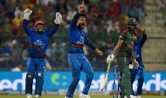 বিশ্বকাপের মাঝপথে হুট করে অবসরের ঘোষণা দিলেন তারকা ক্রিকেটার