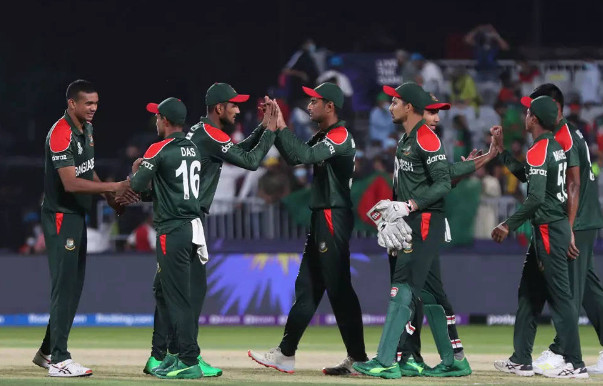 অস্ট্রেলিয়ার বিপক্ষে মাঠে নামার আগেই বাংলাদেশকে নিয়ে যে বার্তা দিলেন : নাসের হুসেইন