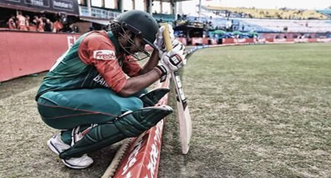 অসহায় সৌম্য হারিয়েছেন পায়ের তলায় জমিন