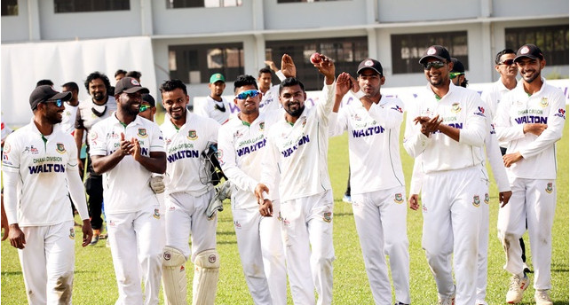০ রানে ৪ উইকেট