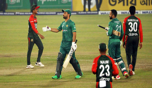 বাংলাদেশকে হারিয়ে ভারতকে টপকে নতুন বিশ্ব রেকর্ড গড়লো পাকিস্তান