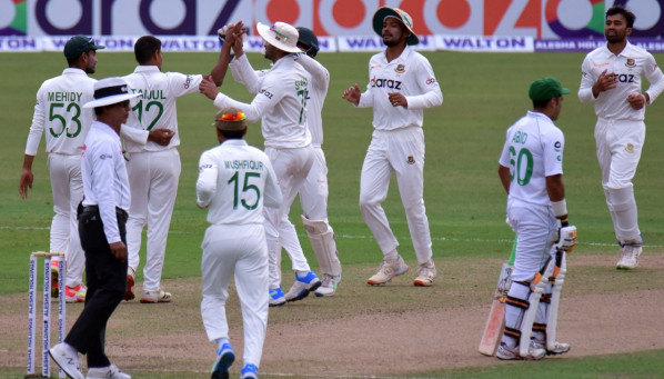 বাংলাদেশ বনাম পাকিস্তান: প্রথম দিনের খেলা শেষ, দেখেনিন সংক্ষিপ্ত স্কোর