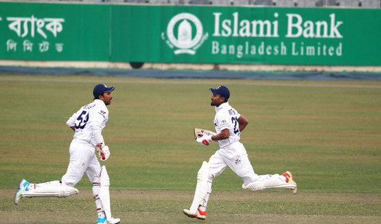 বাদ পড়ার পর জ্বলে উঠেছেন সৌম্য-মিঠুন