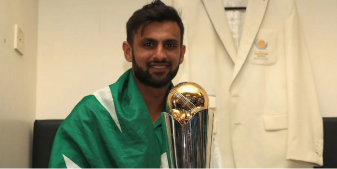 সবচেয়ে শিরোপা জয়ের বিশ্ব রেকর্ডের সামনে দাঁড়িয়ে শোয়েব মালিক