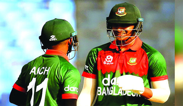 এশিয়া কাপ সেমি ফাইনাল: ভারতের বোলারদের বেধড়ক পিটিয়ে চার ছক্কার ঝড় তুলেছে বাংলাদেশ